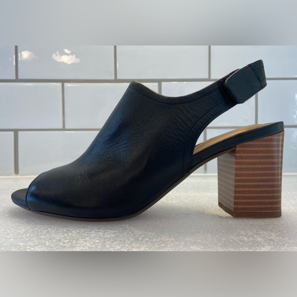 Women's Clarks Deva Jayleen Black Slingback Velcro Closure Sandal-Size 8.5 - Picture 1 of 9